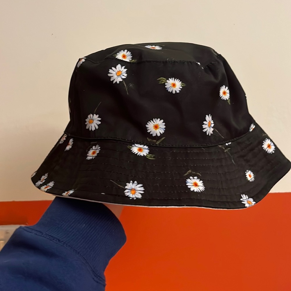 Reversible bucket hat